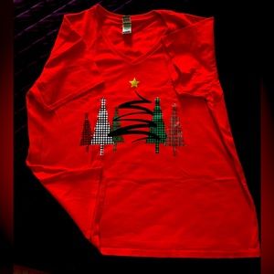 Christmas tee, Gildan 3XL, washed never worn, short sleeve Vneck.